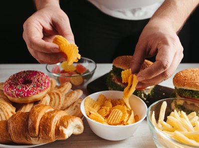 stil de viata nesanatos, chipsuri, cartofi prajiti, gogosi